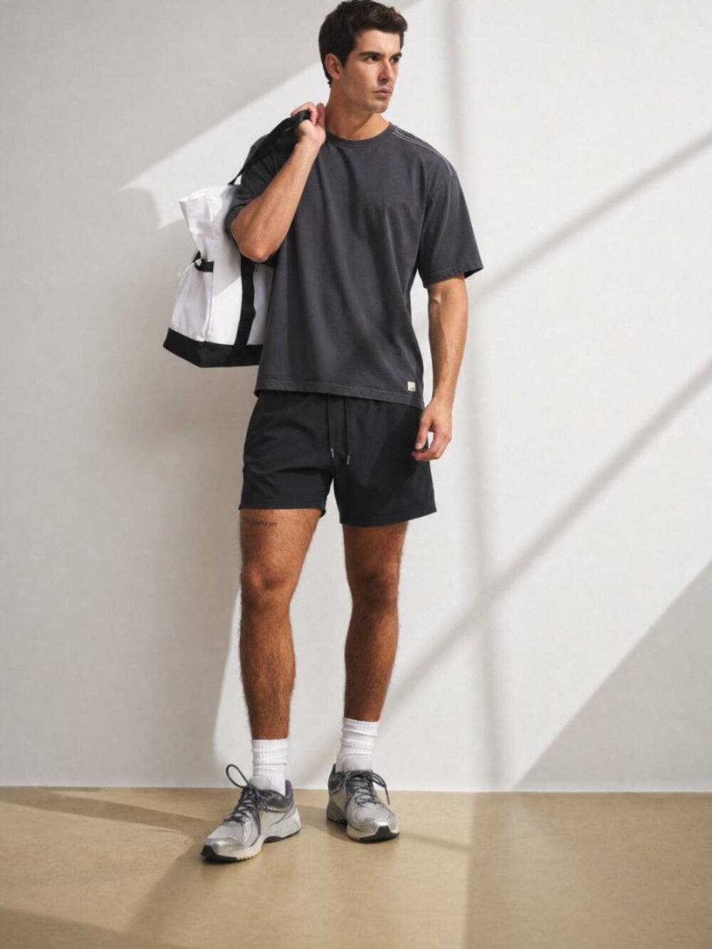 Vuori Mens L Black Performance Tee Short Sleeve Contrast Stitch Recycled Poly